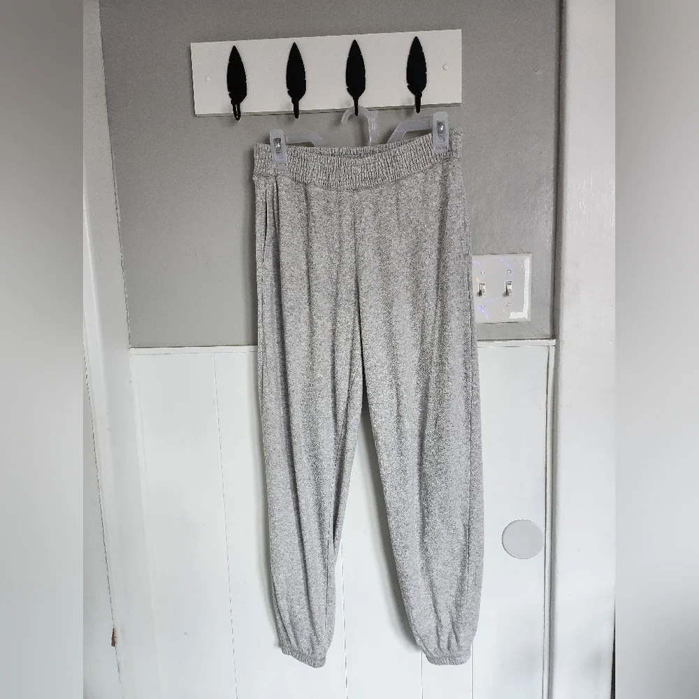 Gilly hicks Terry Cloth jogger with pockets grey medium. - Picture 1 of 7